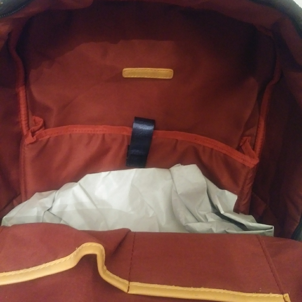 💲ADRIENNE VITTADINI - Quilted Black Backpack - Picture 5 of 8